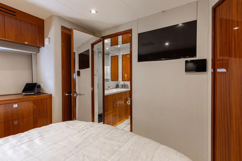 Slide: The Image of Hatteras 80 Motor Yacht 2014 - 50