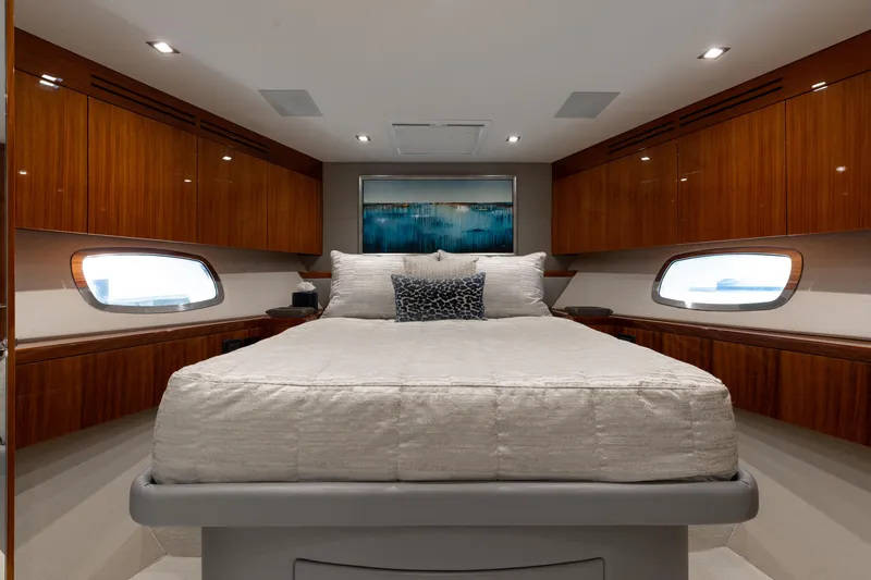 Slide: The Image of Hatteras 80 Motor Yacht 2014 - 52