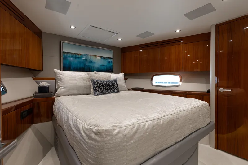 Slide: The Image of Hatteras 80 Motor Yacht 2014 - 53