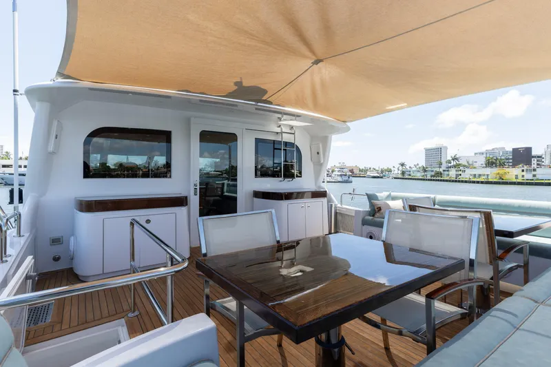 Slide: The Image of Hatteras 80 Motor Yacht 2014 - 60