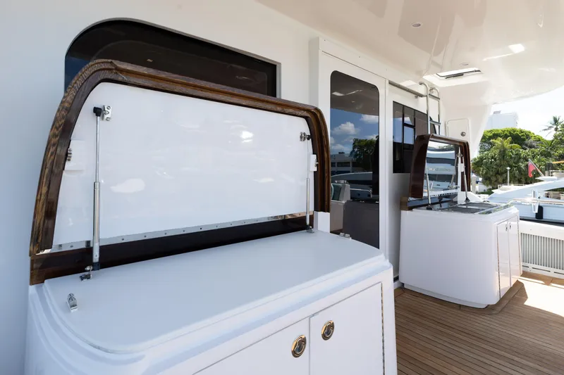 Slide: The Image of Hatteras 80 Motor Yacht 2014 - 62