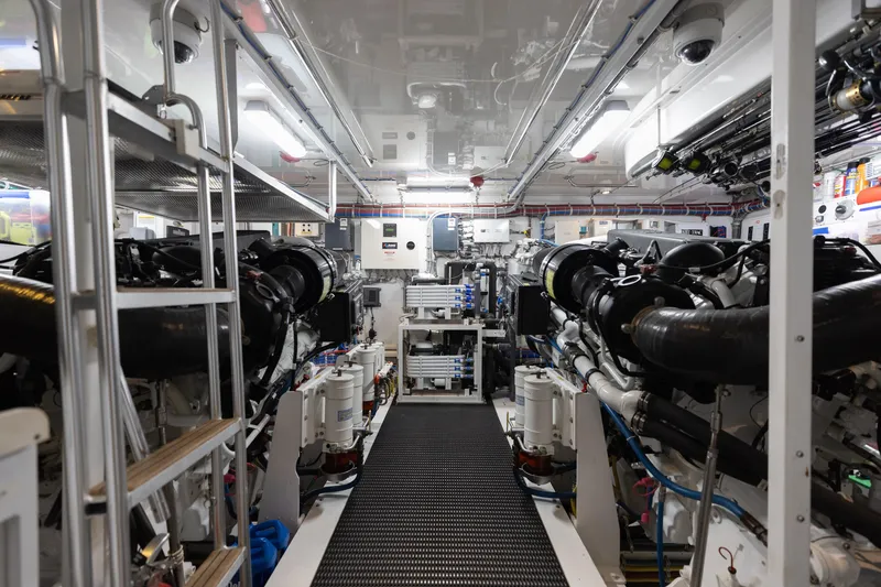 Slide: The Image of Hatteras 80 Motor Yacht 2014 - 67