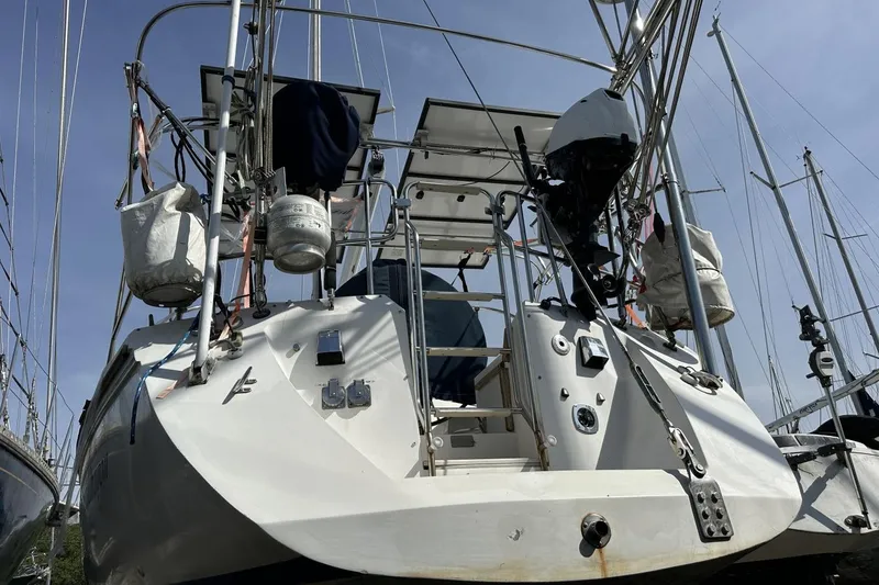 Slide: The Image of Stern view of a 1991 Catalina 42 sailboat in a marina. - 186