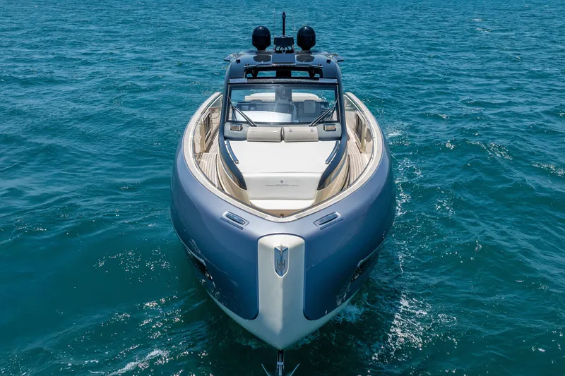 Slide: The Image of 2024 Invictus 460 yacht cruising on open blue sea. - 5