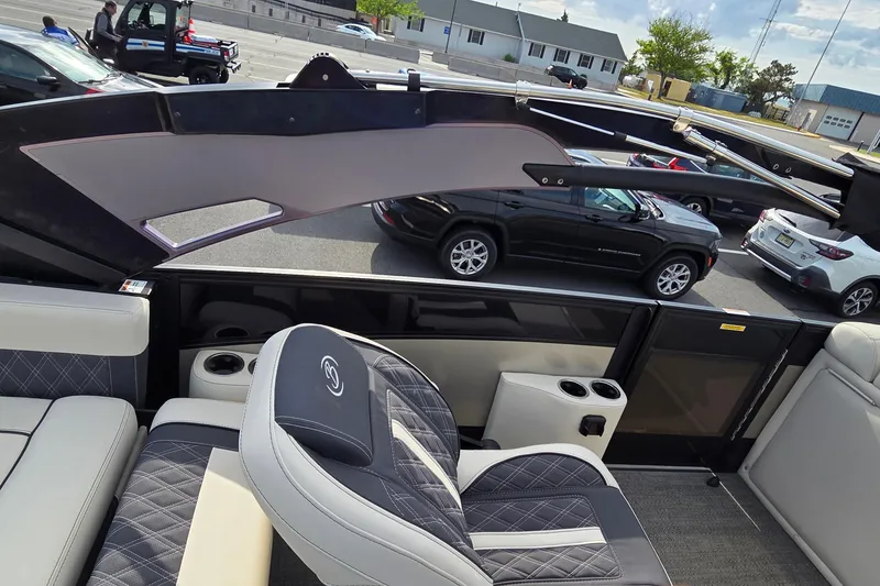 Slide: The Image of 2025 Barletta Lusso 25UCA interior with luxurious seating and modern design. - 18