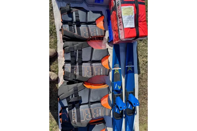 Slide: The Image of Life jackets, water skis, and safety gear for Zodiac Medline 7.5 GT 2024. - 31
