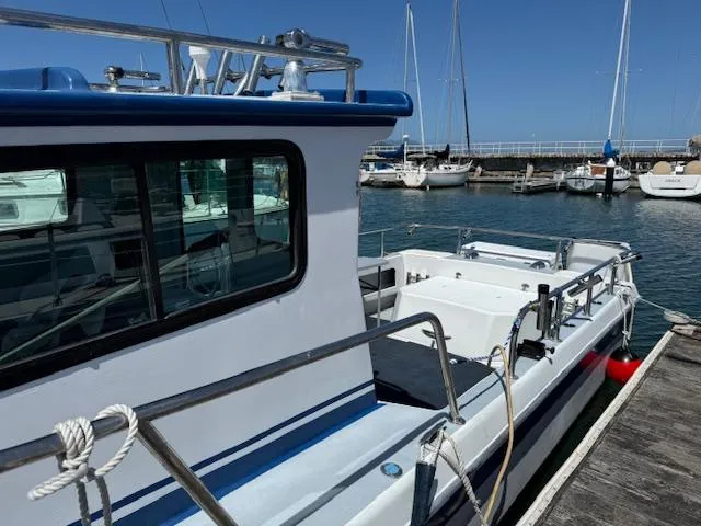 Slide: The Image of 2007 Radon Signature 26 boat docked at marina with clear blue sky. - 5
