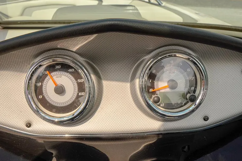 Slide: The Image of Dashboard of 2015 Yamaha Boats SX192 showing speedometer and tachometer. - 8