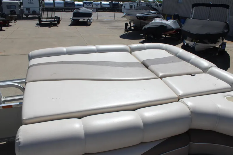 Slide: The Image of 2002 Bennington 2575FS boat with cushioned seating in a marina setting. - 8