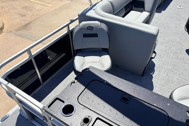 Slide: The Image of 2026 Sun Tracker SportFish 22 DLX boat interior with seating and fishing station. - 38