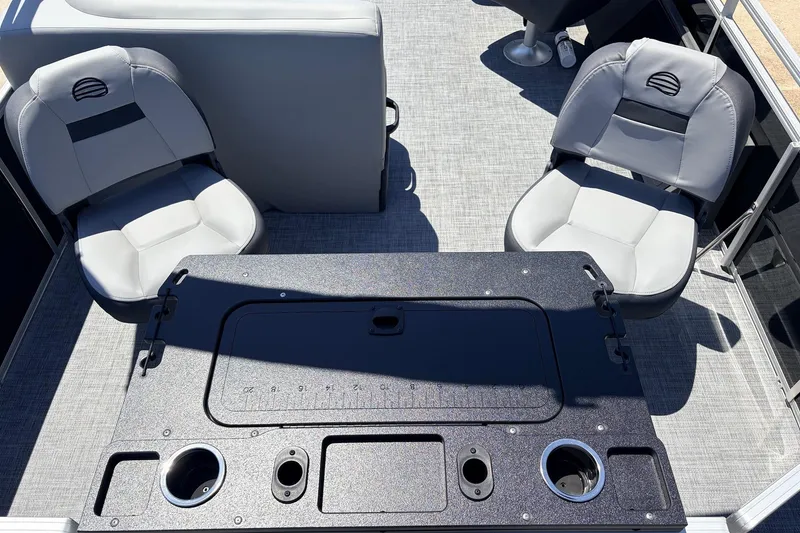 Slide: The Image of 2026 Sun Tracker SportFish 22 DLX boat interior with seating and fishing station. - 39