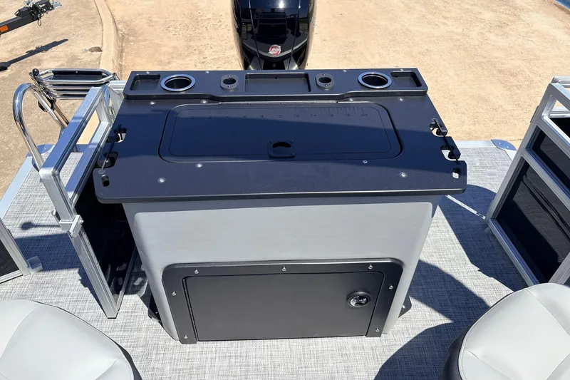 Slide: The Image of 2026 Sun Tracker SportFish 22 DLX boat console with storage and cup holders. - 44
