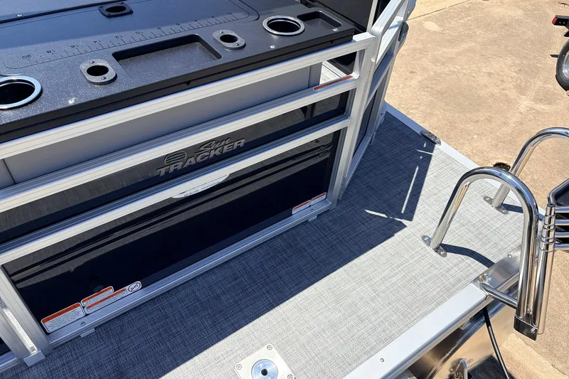 Slide: The Image of Sun Tracker SportFish 22 DLX 2026 boat deck with ladder and storage compartments. - 49