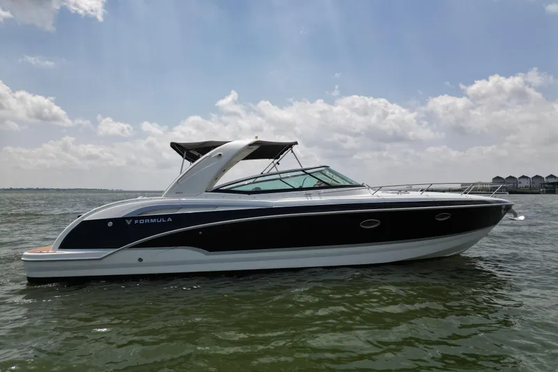 Slide: The Image of 2008 Formula 350 Sun Sport boat on water under a partly cloudy sky. - 4