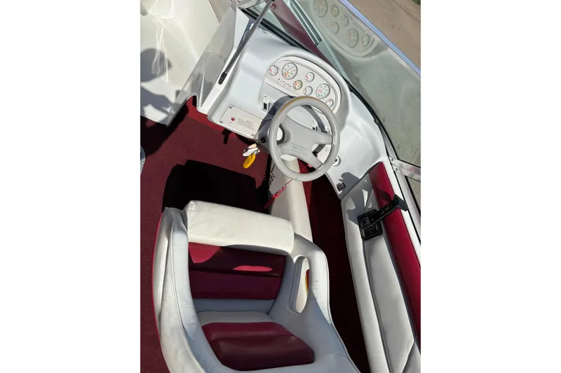 Slide: The Image of Interior of a 1993 Larson SEi 200 Cuddy I/O boat with red and white seating. - 15