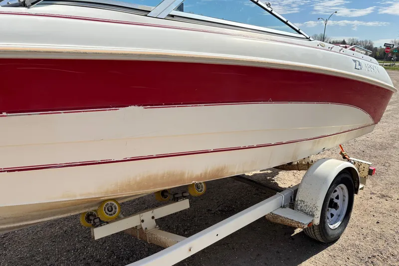 Slide: The Image of 1993 Larson SEi 200 Cuddy I/O boat on trailer, red and white exterior. - 8