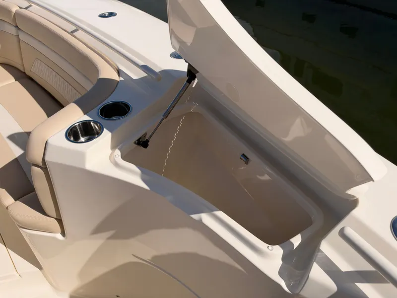 Slide: The Image of Scout 330 LXF 2027 - 44