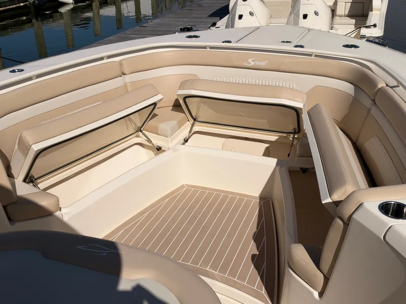 Slide: The Image of Scout 330 LXF 2027 - 42