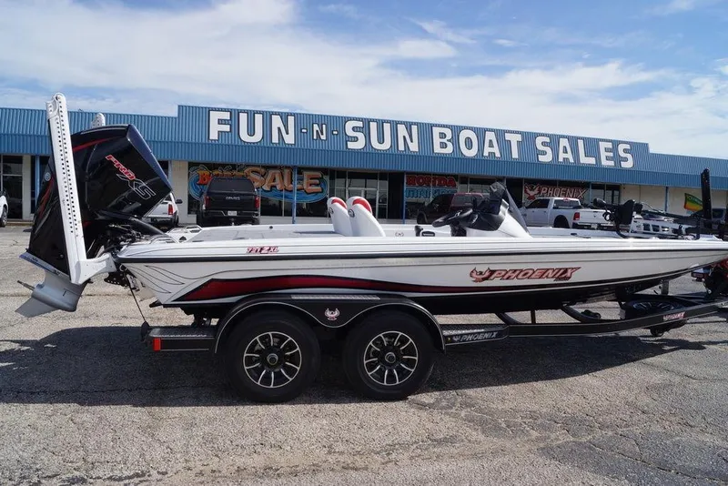 Slide: The Image of 2026 Phoenix 721 ZXL boat at Fun-N-Sun Boat Sales dealership. - 5