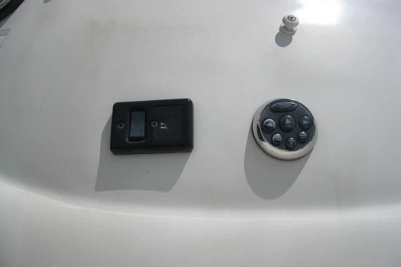 Slide: The Image of Control panel on 2006 Sea Ray 240 Sundeck boat dashboard. - 8