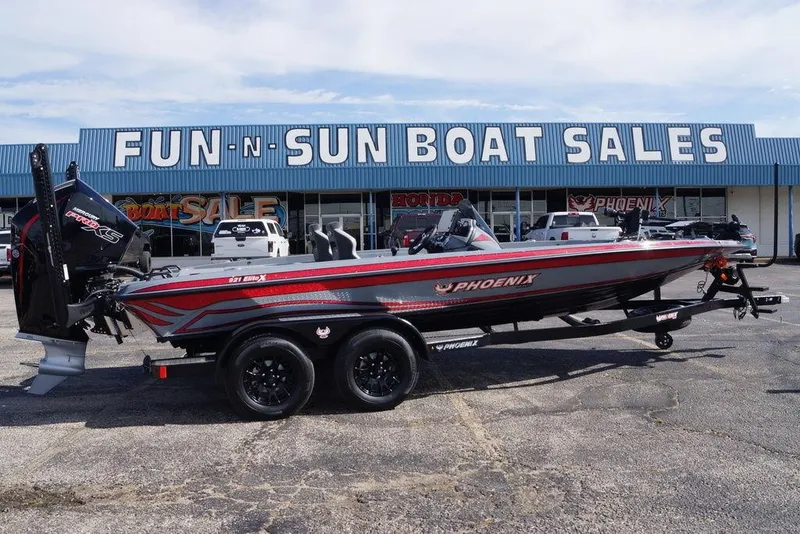 The Image of 2026 Phoenix 921 Elite X boat at Fun-N-Sun Boat Sales dealership. - 0