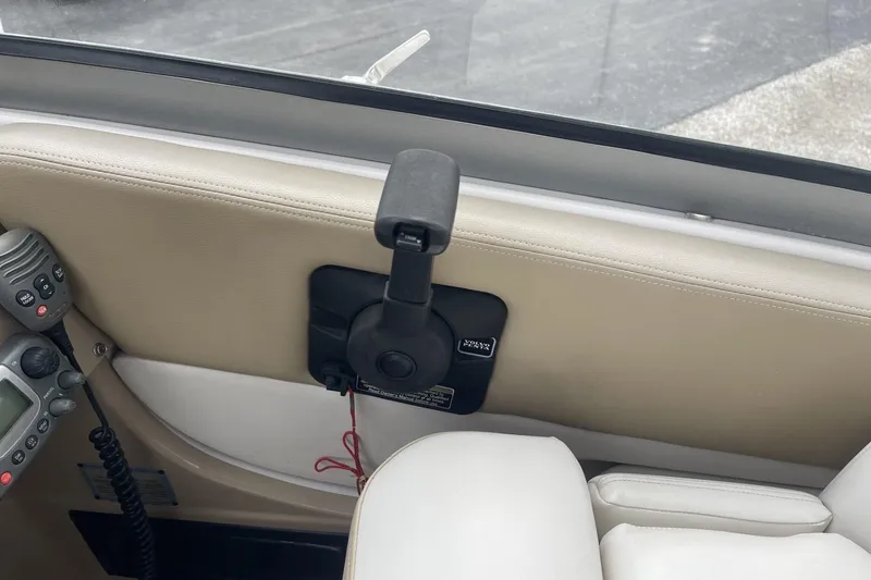 Slide: The Image of 2009 Four Winns V258 boat interior with control lever and communication device. - 25
