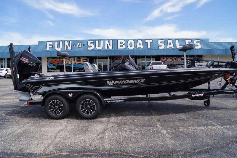 The Image of 2026 Phoenix 721 ZXL boat at Fun-N-Sun Boat Sales dealership. - 1