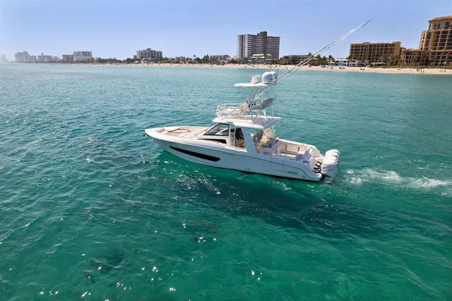 Slide: The Image of Boston Whaler 420 Outrage 2018 - 32