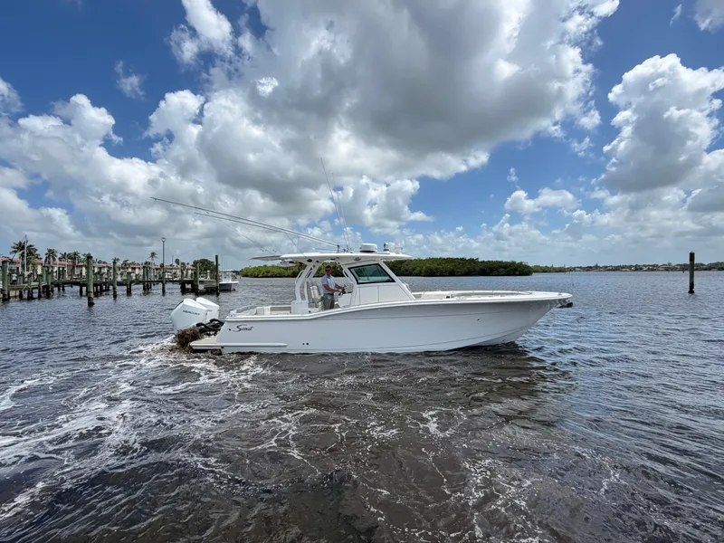 Slide: The Image of Scout 330 LXF 2021 - 10