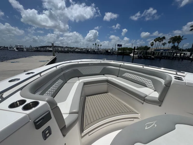 Slide: The Image of Scout 330 LXF 2021 - 15