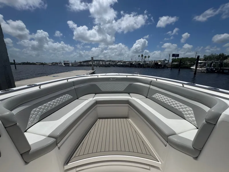 Slide: The Image of Scout 330 LXF 2021 - 16