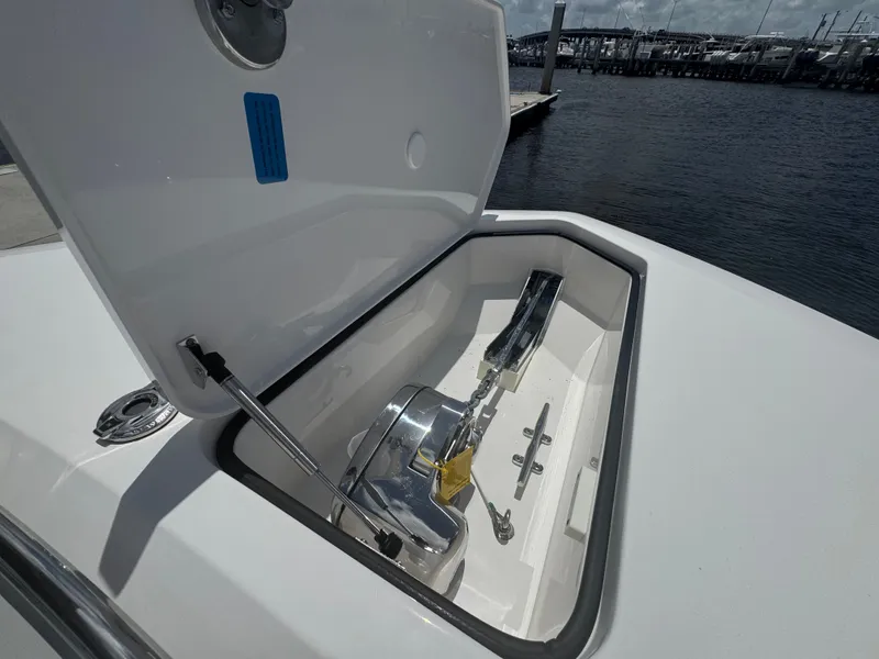 Slide: The Image of Scout 330 LXF 2021 - 18