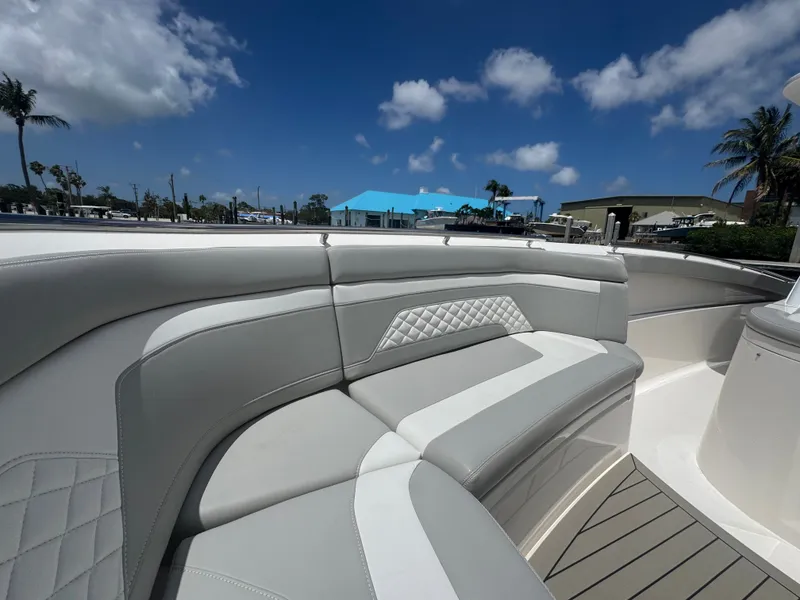 Slide: The Image of Scout 330 LXF 2021 - 20