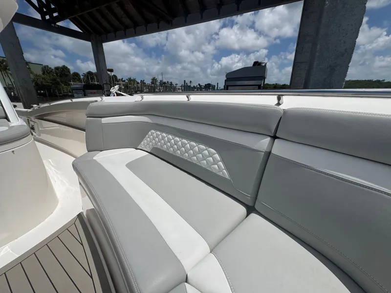 Slide: The Image of Scout 330 LXF 2021 - 21