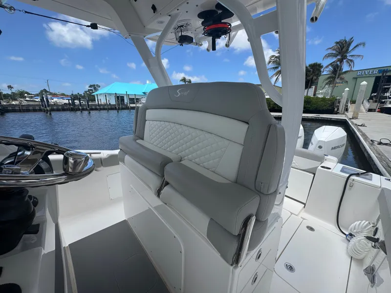 Slide: The Image of Scout 330 LXF 2021 - 31