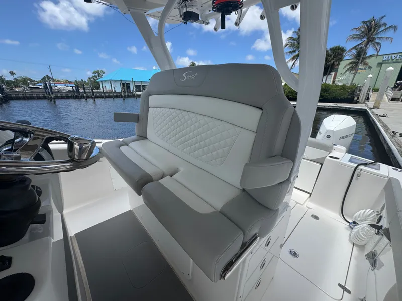 Slide: The Image of Scout 330 LXF 2021 - 32