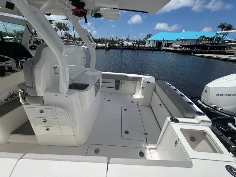 Slide: The Image of Scout 330 LXF 2021 - 38