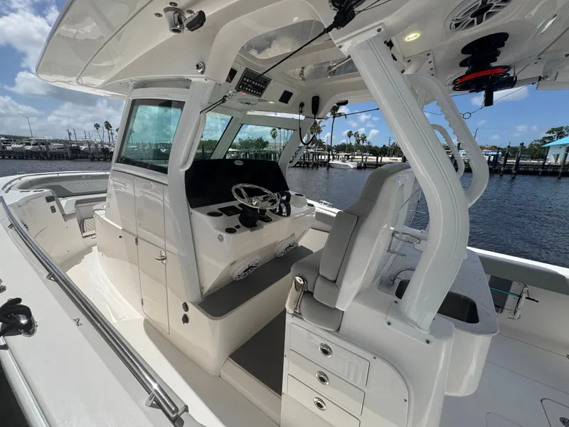 Slide: The Image of Scout 330 LXF 2021 - 39
