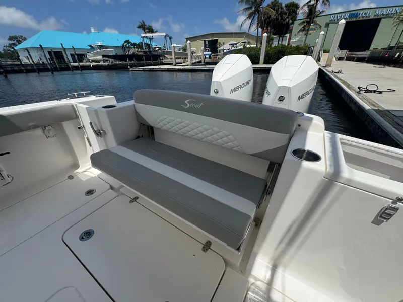 Slide: The Image of Scout 330 LXF 2021 - 43