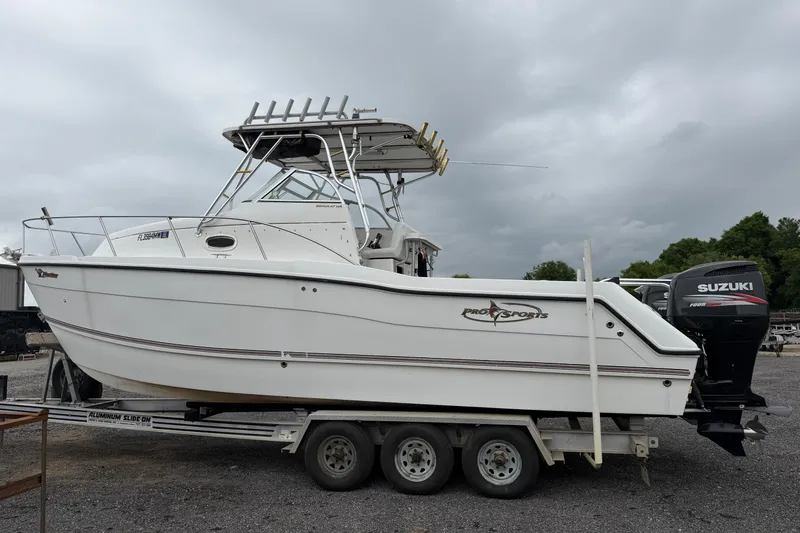 The Image of 2004 Pro Sports 2660 WA ProKat boat on trailer with Suzuki outboard motor. - 0