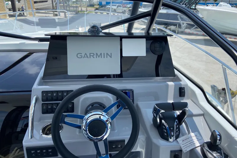 Slide: The Image of Cockpit of 2026 Jeanneau Leader 9.0 WA Series 2 with Garmin navigation system. - 18