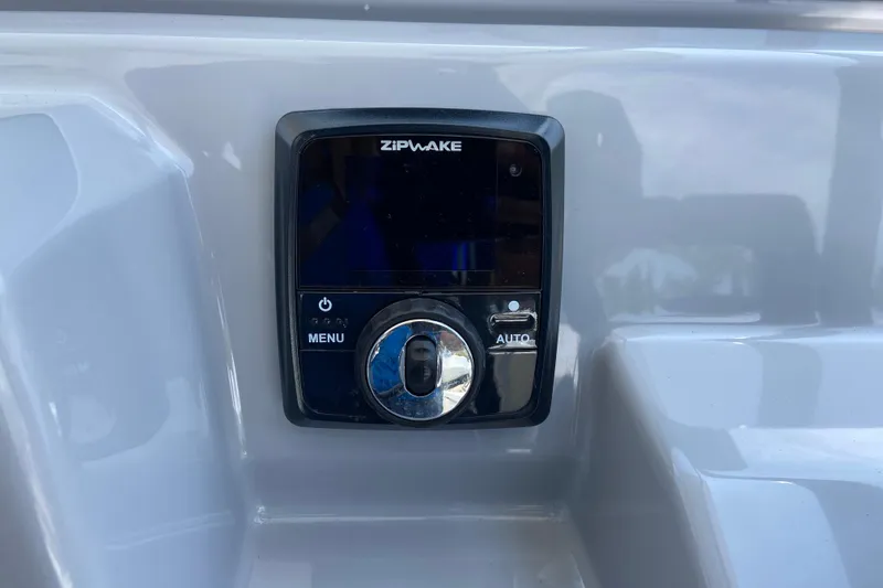 Slide: The Image of Control panel of 2026 Jeanneau Leader 9.0 WA Series 2 boat. - 21