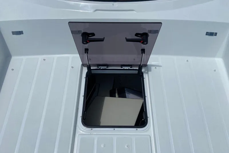 Slide: The Image of Open hatch on 2026 Jeanneau Leader 9.0 WA Series 2 boat deck. - 48