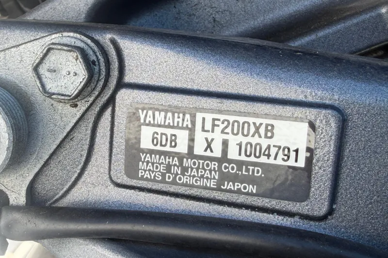 Slide: The Image of Close-up of Yamaha LF200XB engine label on 1994 Grady-White Sailfish 272 boat. - 112