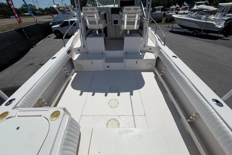 Slide: The Image of 1994 Grady-White Sailfish 272 boat interior with spacious seating and fishing amenities. - 15