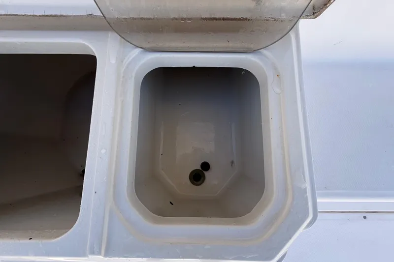 Slide: The Image of Livewell compartment on a 1994 Grady-White Sailfish 272 boat, open and empty. - 21