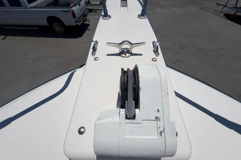 Slide: The Image of Bow of 1994 Grady-White Sailfish 272 with anchor winch and cleat. - 88