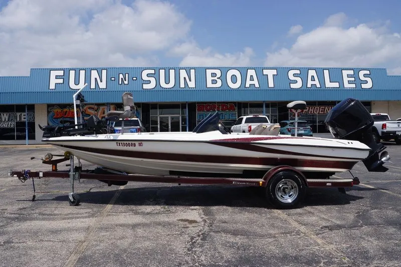 The Image of 2004 Triton Tr-196 DC boat on trailer at Fun-N-Sun Boat Sales dealership. - 0