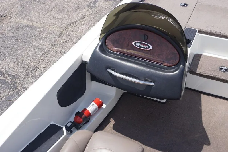 Slide: The Image of 2004 Triton Tr-196 DC boat interior with dashboard and fire extinguisher. - 19