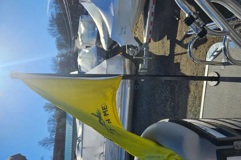 Slide: The Image of Yellow flag on Crest 220 DLX boat, 2021 model. - 22